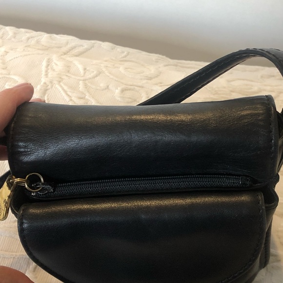 Timberland black leather small crossbody - Picture 9 of 11